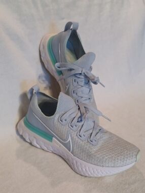 Nike Women’s Light Blue Knit Running Sneakers with Mint Accent